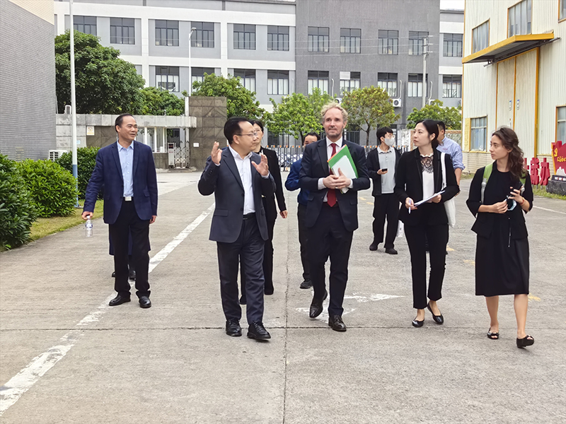 法国驻广州总领事馆总领事Laurent Legodec到访欧莱新材